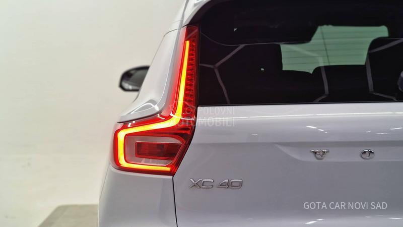 Volvo XC40 MOMENTUM PRO