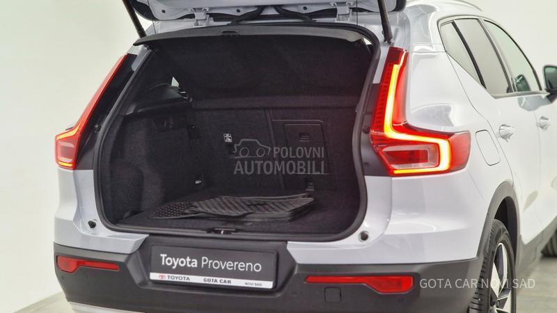 Volvo XC40 MOMENTUM PRO