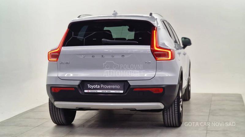 Volvo XC40 MOMENTUM PRO