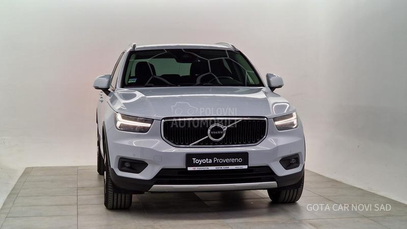 Volvo XC40 MOMENTUM PRO