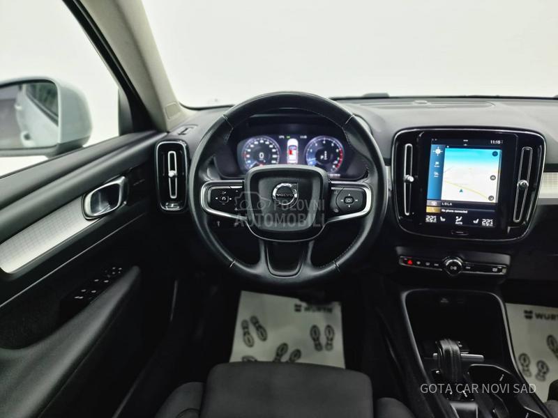 Volvo XC40 MOMENTUM PRO