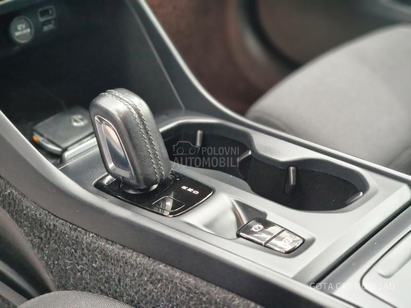 Volvo XC40 MOMENTUM PRO