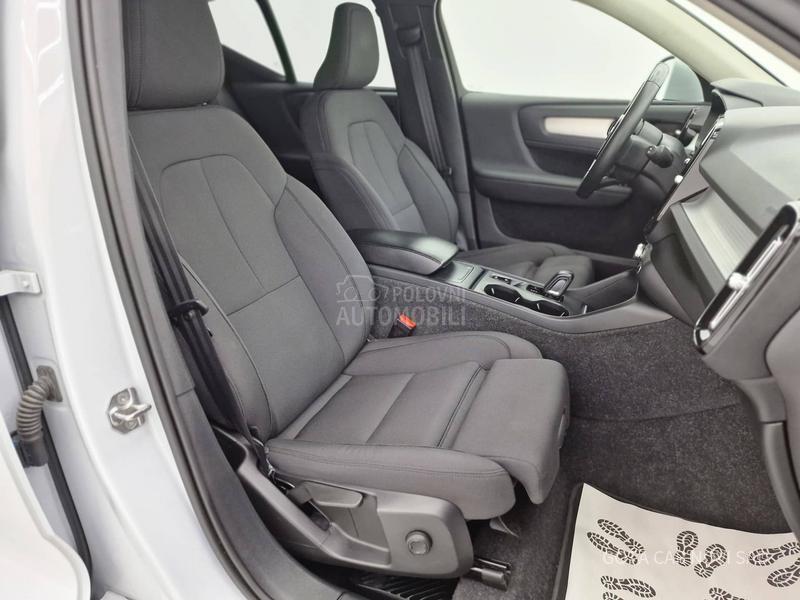Volvo XC40 MOMENTUM PRO