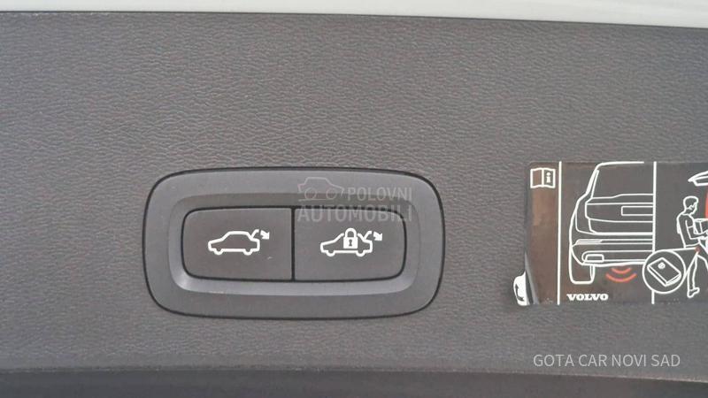 Volvo XC40 MOMENTUM PRO