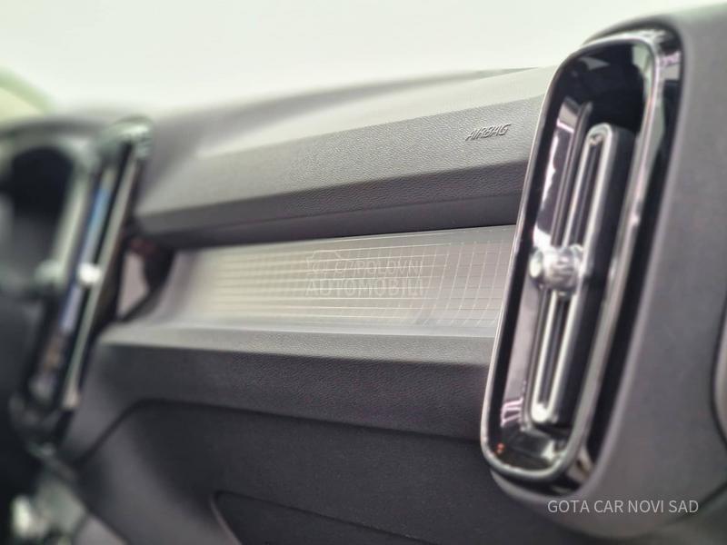 Volvo XC40 MOMENTUM PRO