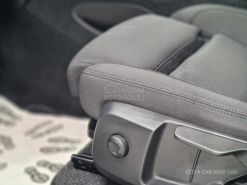 Volvo XC40 MOMENTUM PRO