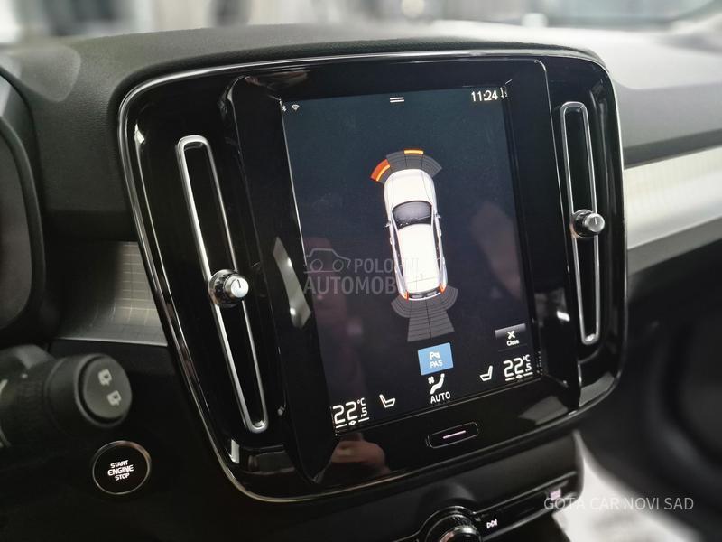 Volvo XC40 MOMENTUM PRO