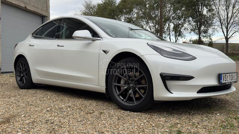 Tesla Model 3 LONGRANGE DUALMOTOR