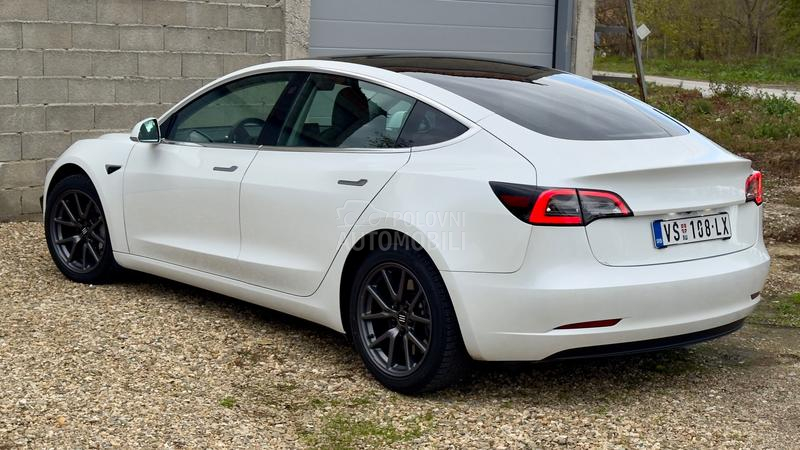 Tesla Model 3 LONGRANGE DUALMOTOR