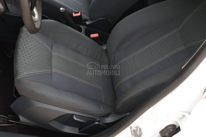 Ford Fiesta 1.4i TNG TITANIUM