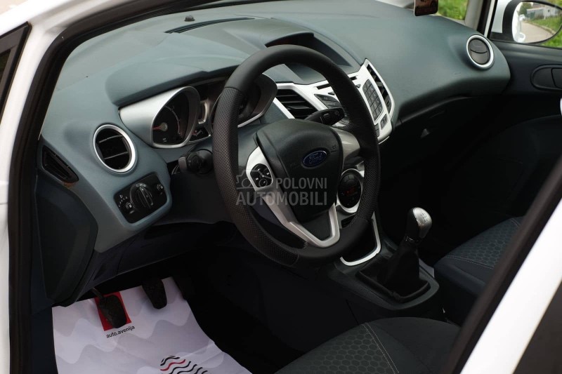 Ford Fiesta 1.4i TNG TITANIUM