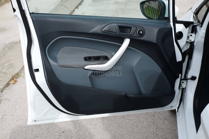 Ford Fiesta 1.4i TNG TITANIUM