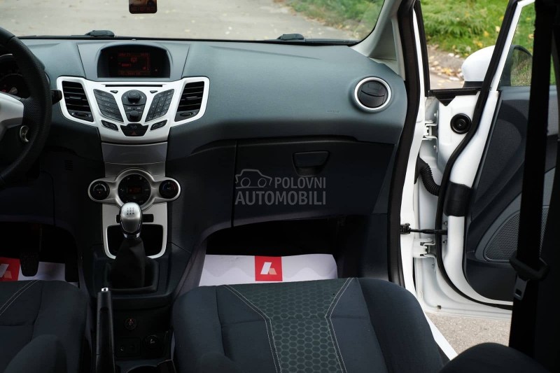 Ford Fiesta 1.4i TNG TITANIUM