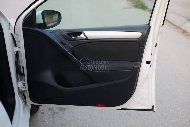 Volkswagen Golf 6 1.6TDI TREND Nav