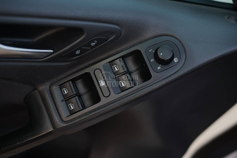 Volkswagen Golf 6 1.6TDI TREND Nav