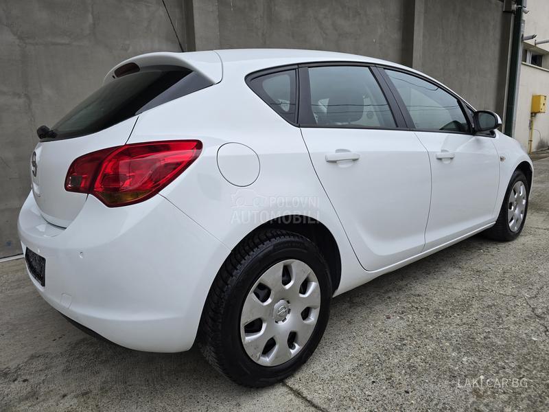 Opel Astra J AUTOM 1.6b