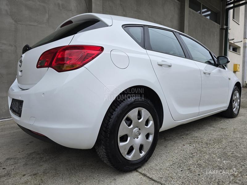 Opel Astra J AUTOM 1.6b