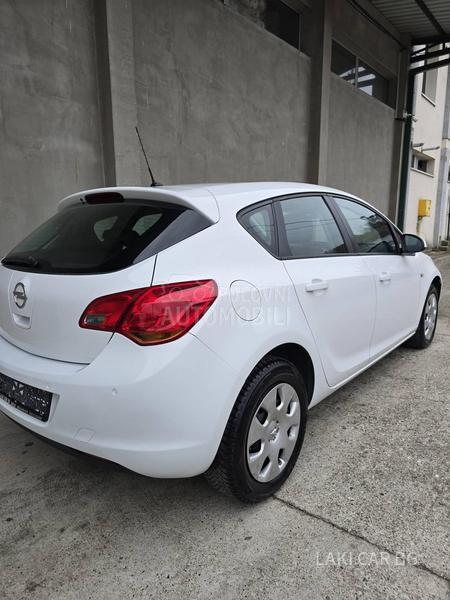 Opel Astra J AUTOM 1.6b