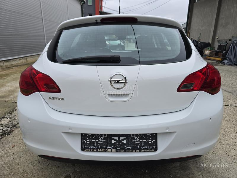 Opel Astra J AUTOM 1.6b