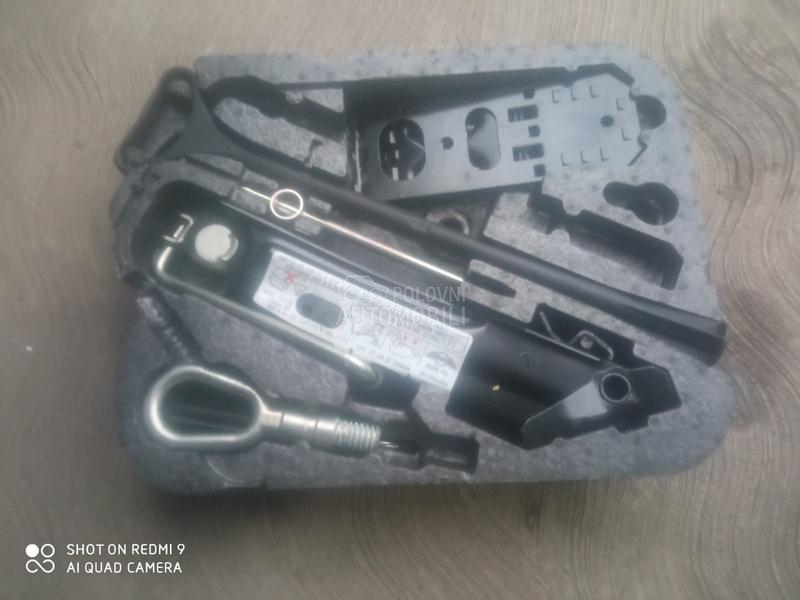 Set rezervnog točka za sve