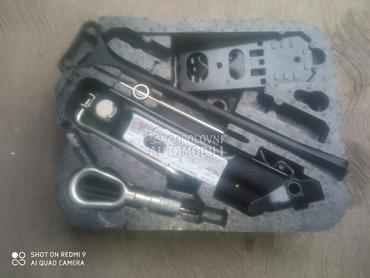 Set rezervnog točka za sve  