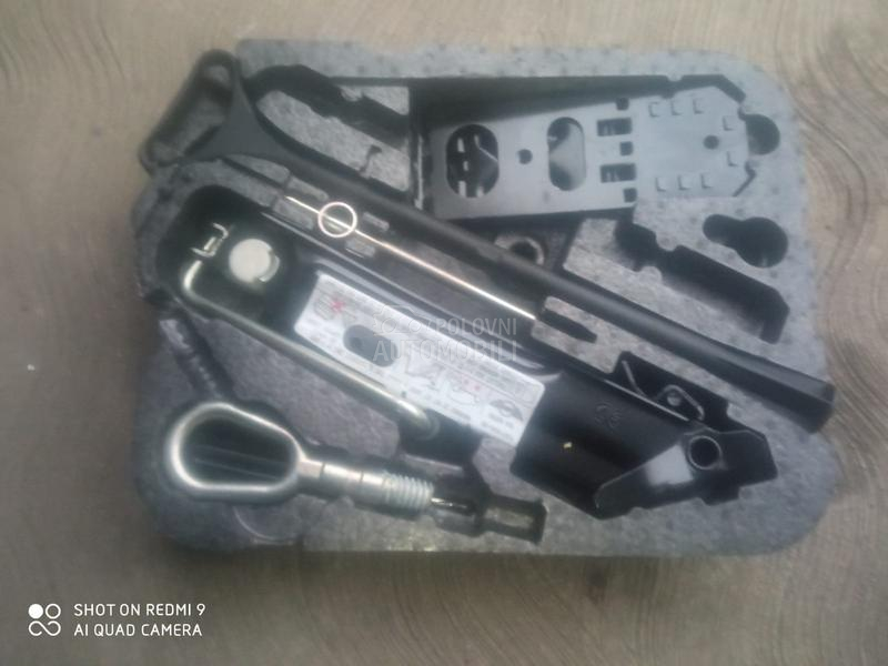 Set rezervnog točka za sve