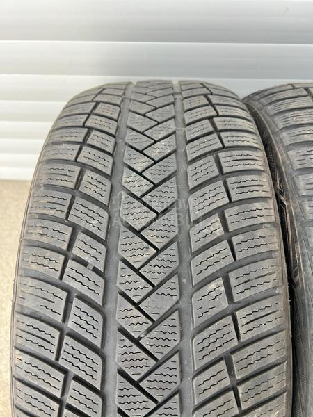 Vredestein 245/45 R19 Zimska
