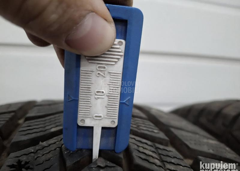 Goodyear 215/65 R16 Zimska