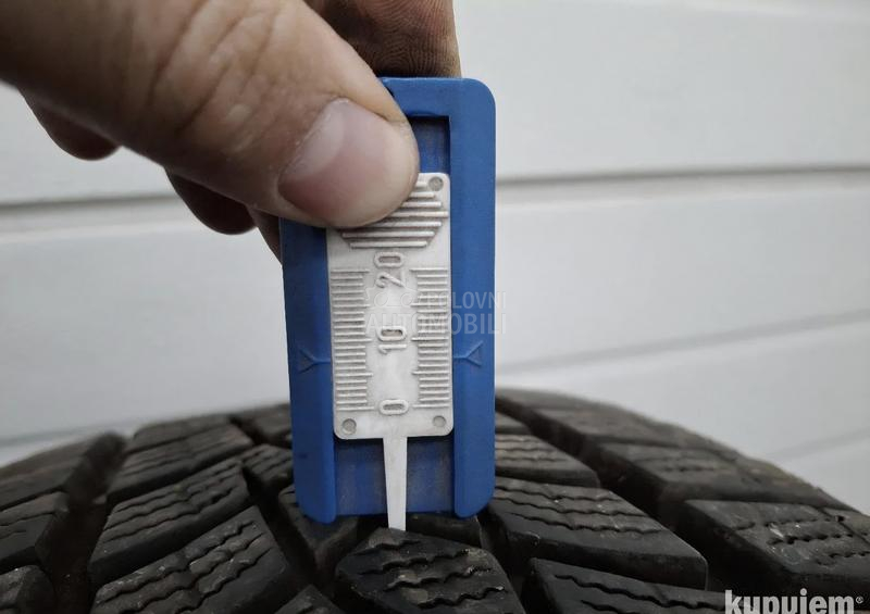 Goodyear 215/65 R16 Zimska