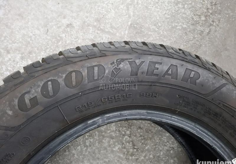 Goodyear 215/65 R16 Zimska