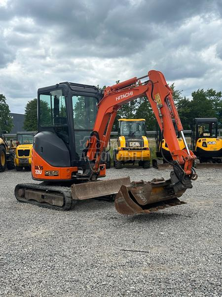 Hitachi ZX22U