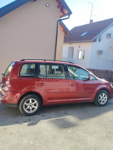 Volkswagen Touran 1