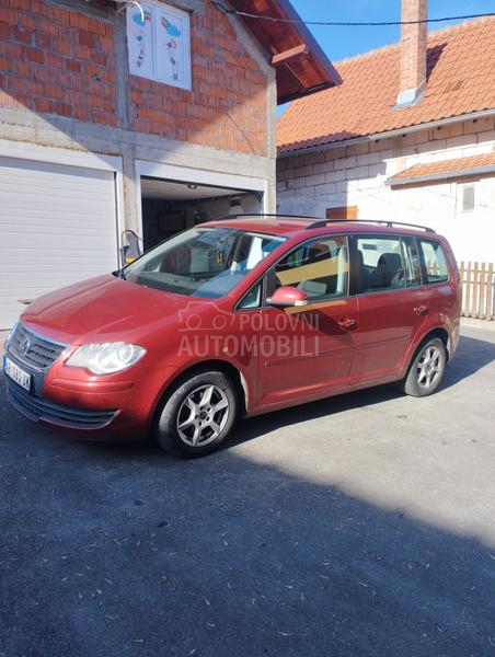 Volkswagen Touran 1
