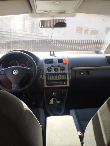 Volkswagen Touran 1