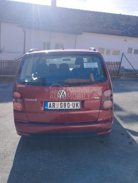 Volkswagen Touran 1