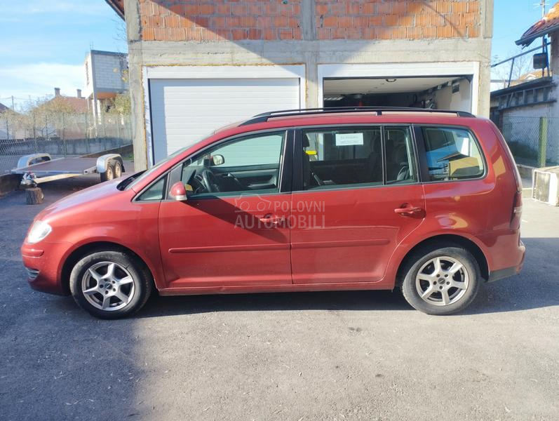 Volkswagen Touran 1