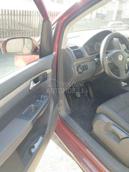 Volkswagen Touran 1