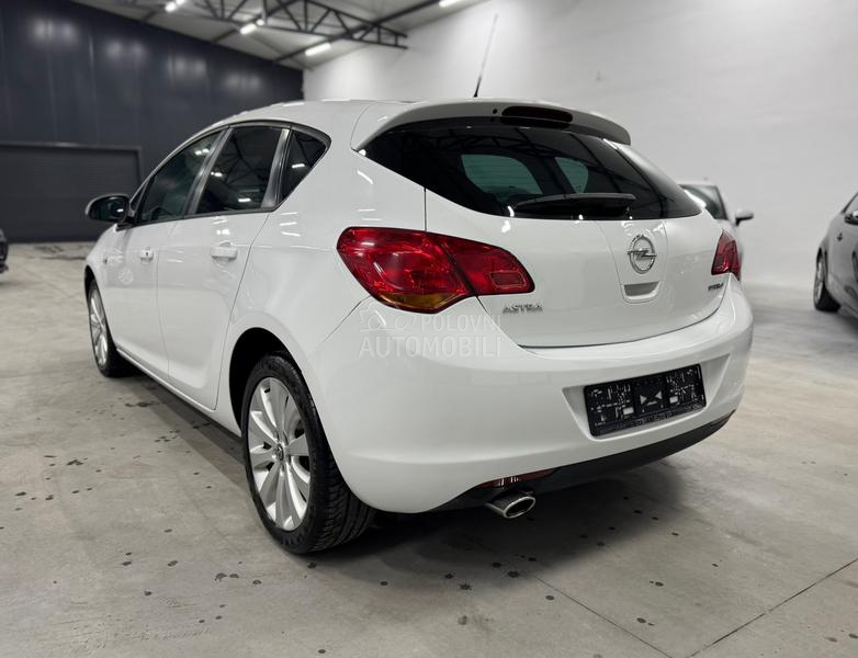 Opel Astra J 1.4 TURBO CH