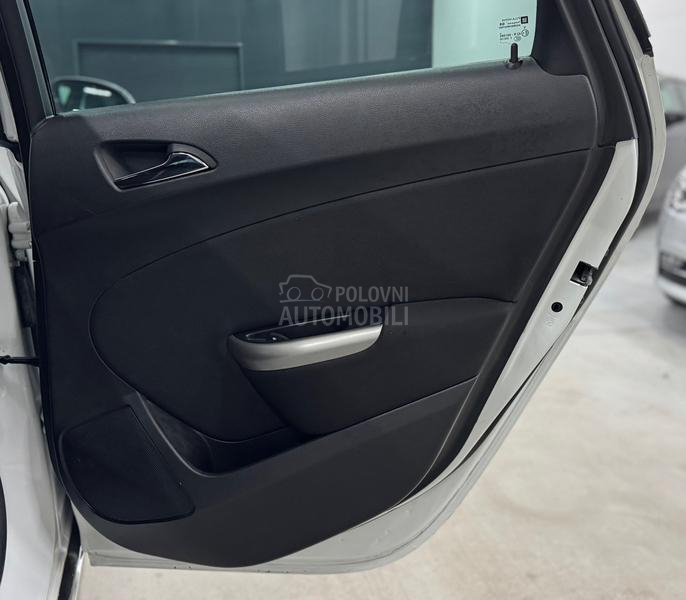 Opel Astra J 1.4 TURBO CH