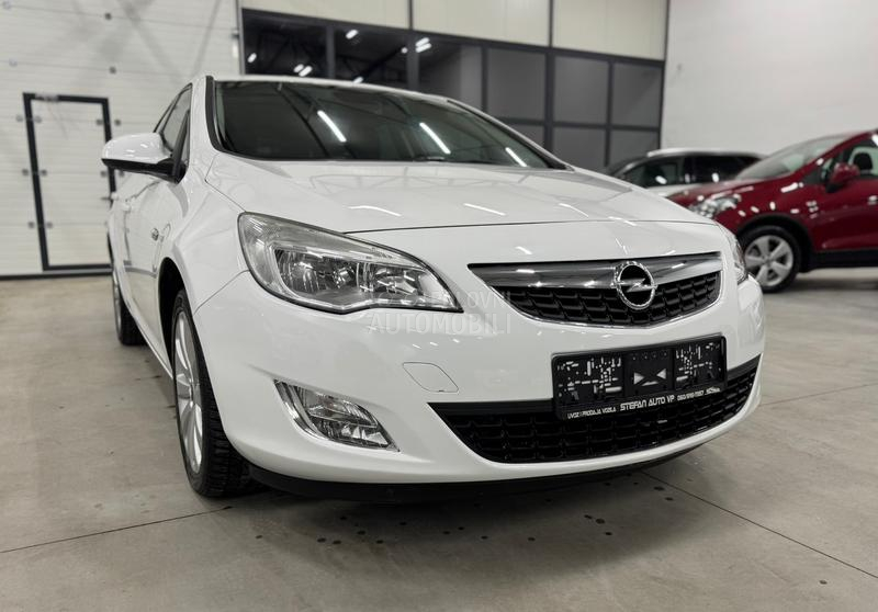 Opel Astra J 1.4 TURBO CH
