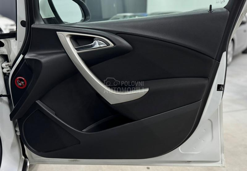 Opel Astra J 1.4 TURBO CH