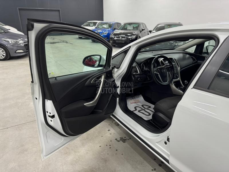 Opel Astra J 1.4 TURBO CH