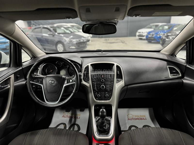 Opel Astra J 1.4 TURBO CH