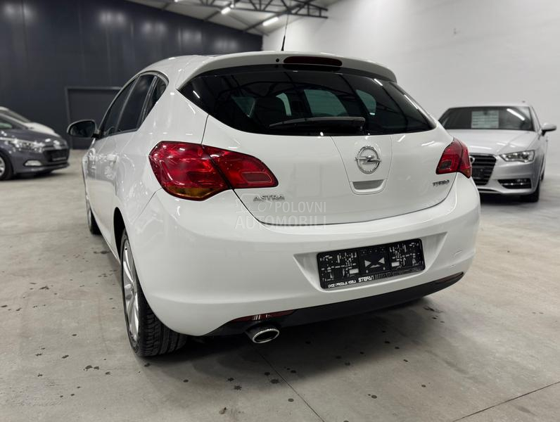 Opel Astra J 1.4 TURBO CH