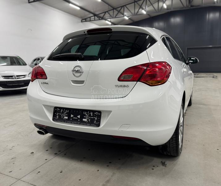 Opel Astra J 1.4 TURBO CH