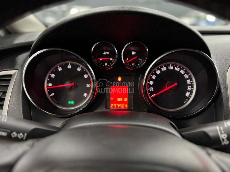 Opel Astra J 1.4 TURBO CH