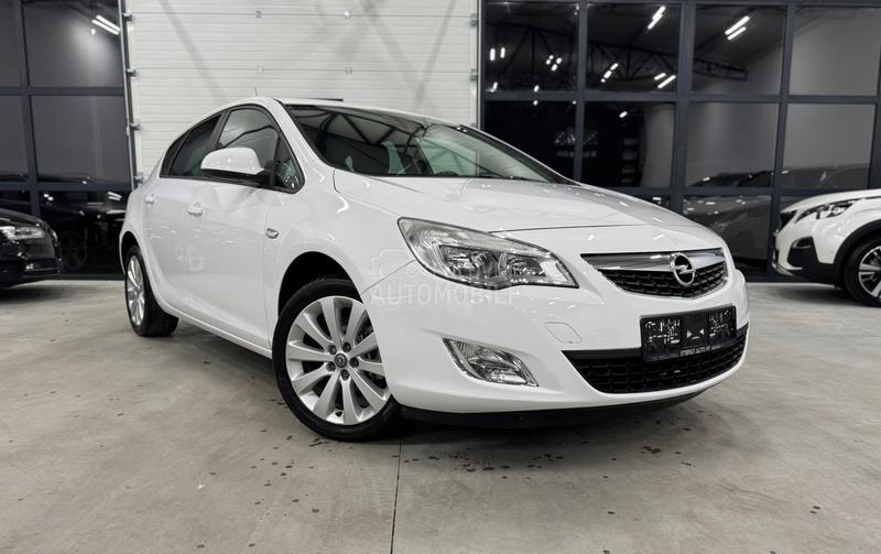 Opel Astra J 1.4 TURBO CH