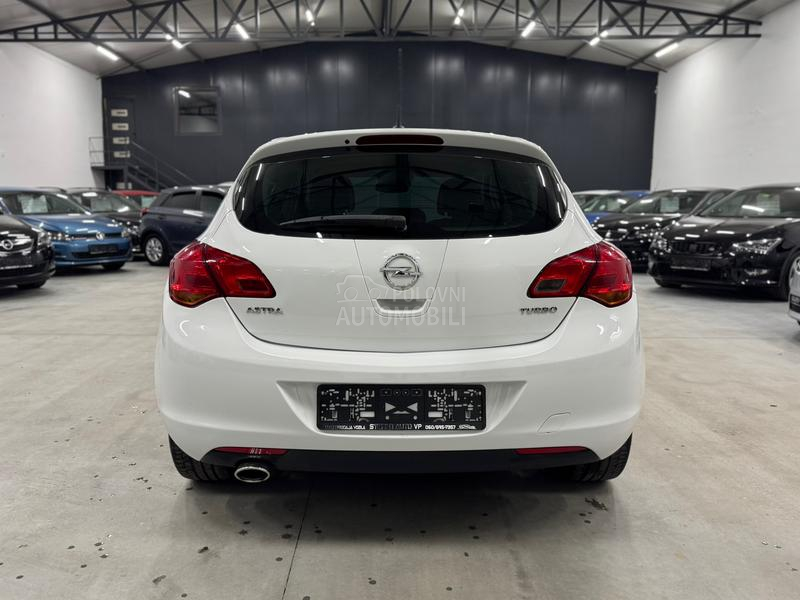 Opel Astra J 1.4 TURBO CH