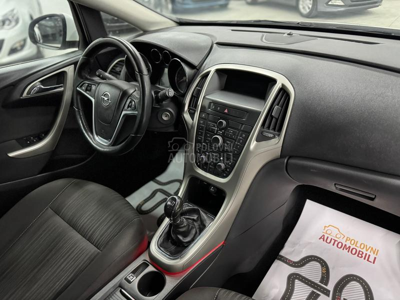 Opel Astra J 1.4 TURBO CH