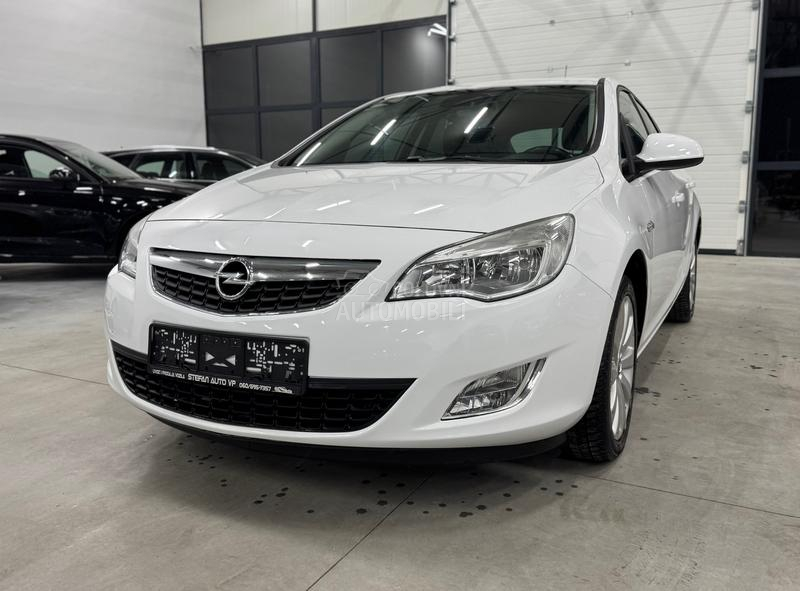 Opel Astra J 1.4 TURBO CH
